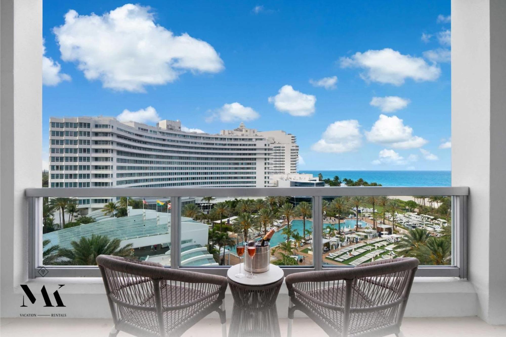 Fontainebleau Resort Balcony W Pool & Ocean View - Miami Beach