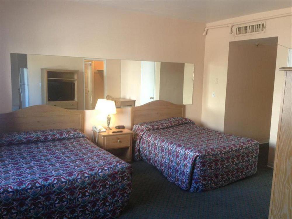 Collins Avenue Hostel - Miami Beach
