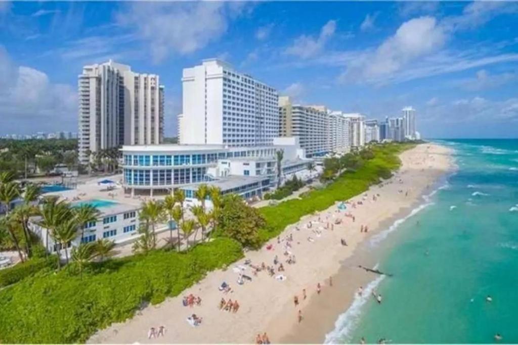 Modern Studio In Miami Beach