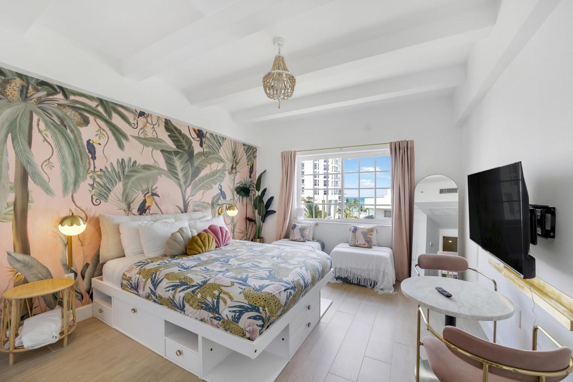 Ocean Spray Hotel - Miami Beach