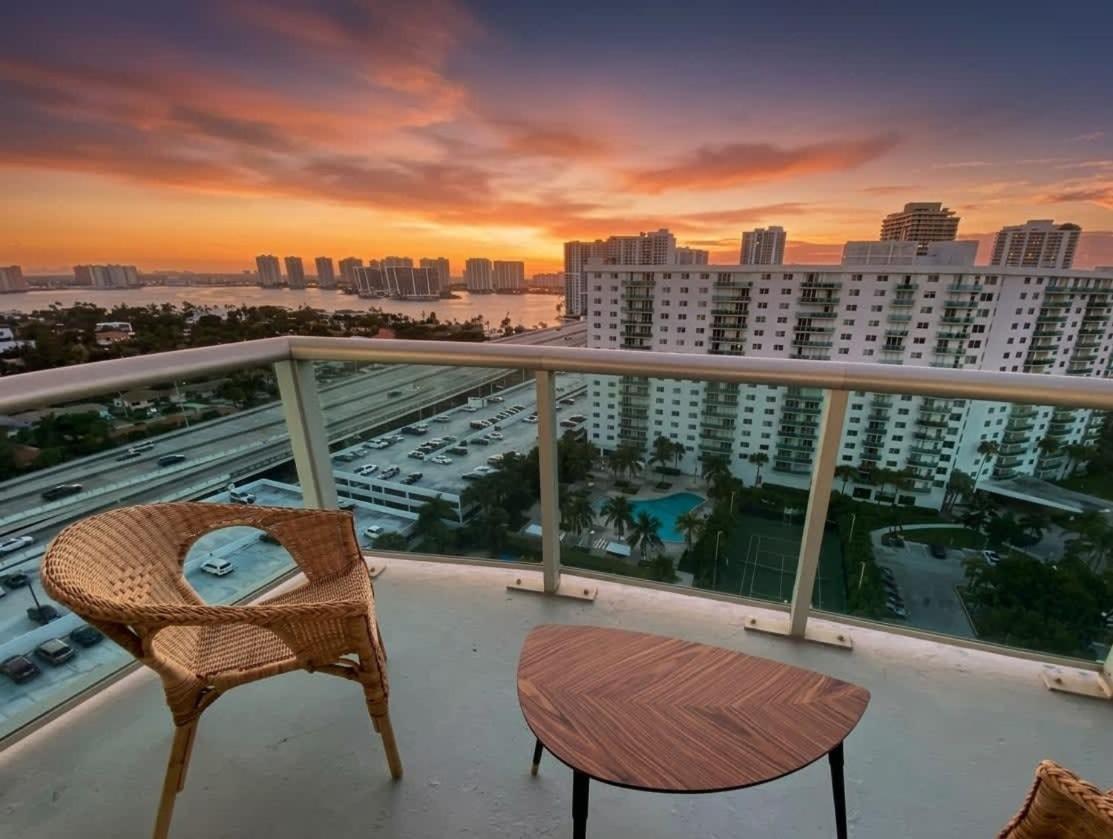 Zen Vacation Rentals Modern Penthouse Across Ocean - Miami Beach