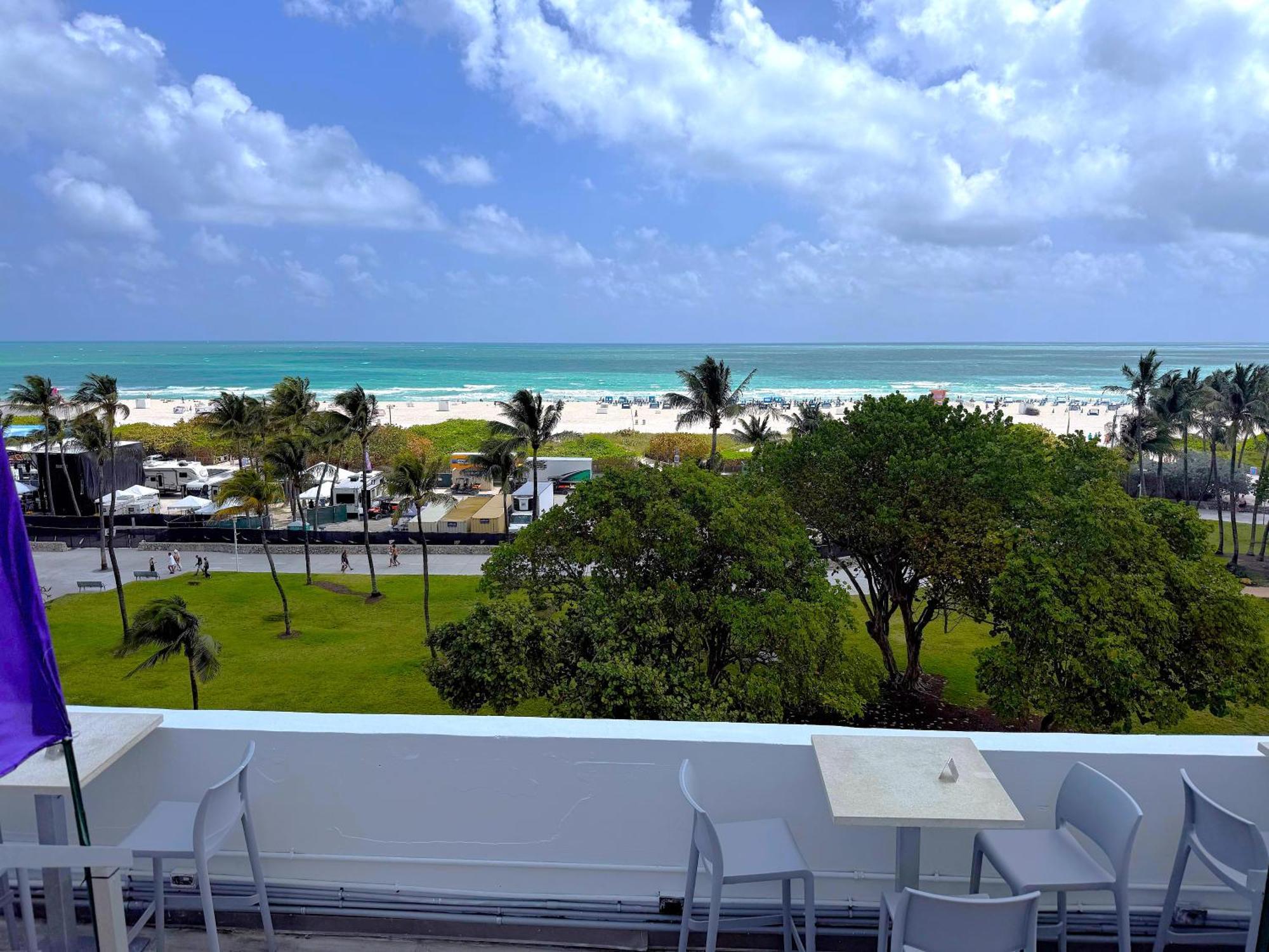 Renzzi On The Ocean Aparthotel - Miami Beach
