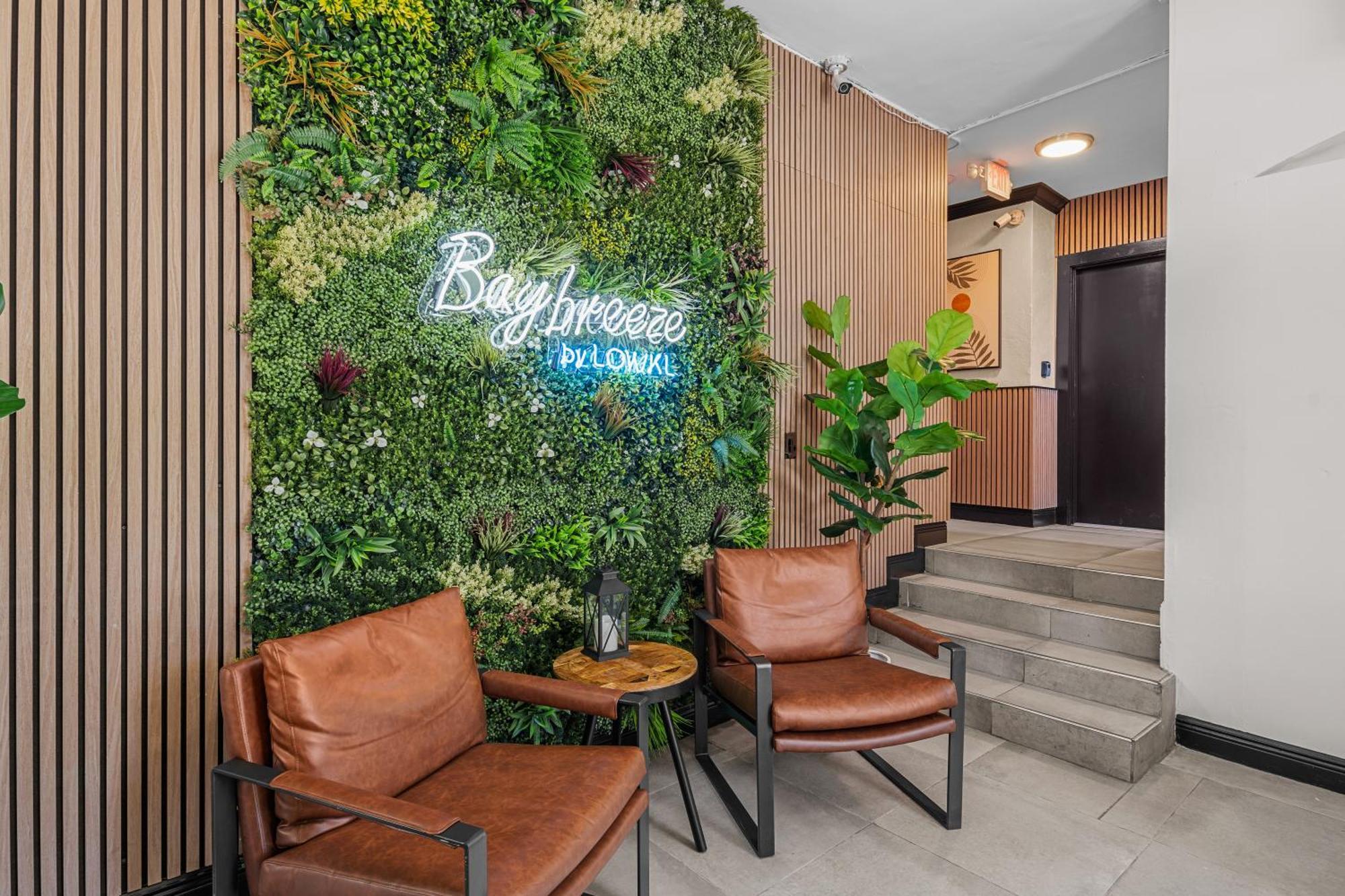 Baybreeze Apartments By Lowkl